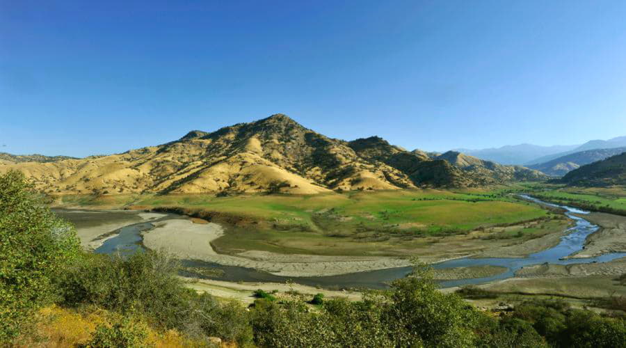 Nossos serviços de aluguel de carros oferecem uma seleção diversificada de veículos em Três Rios.